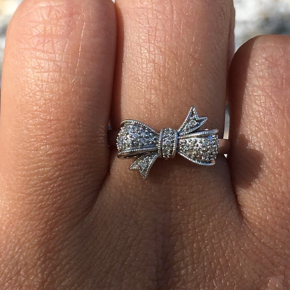 10k Solid White Gold Diamond Bow Ring - Picture 10 of 16